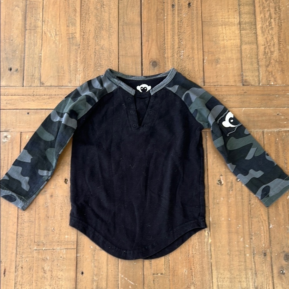 Appaman black camo raglan tee shirt